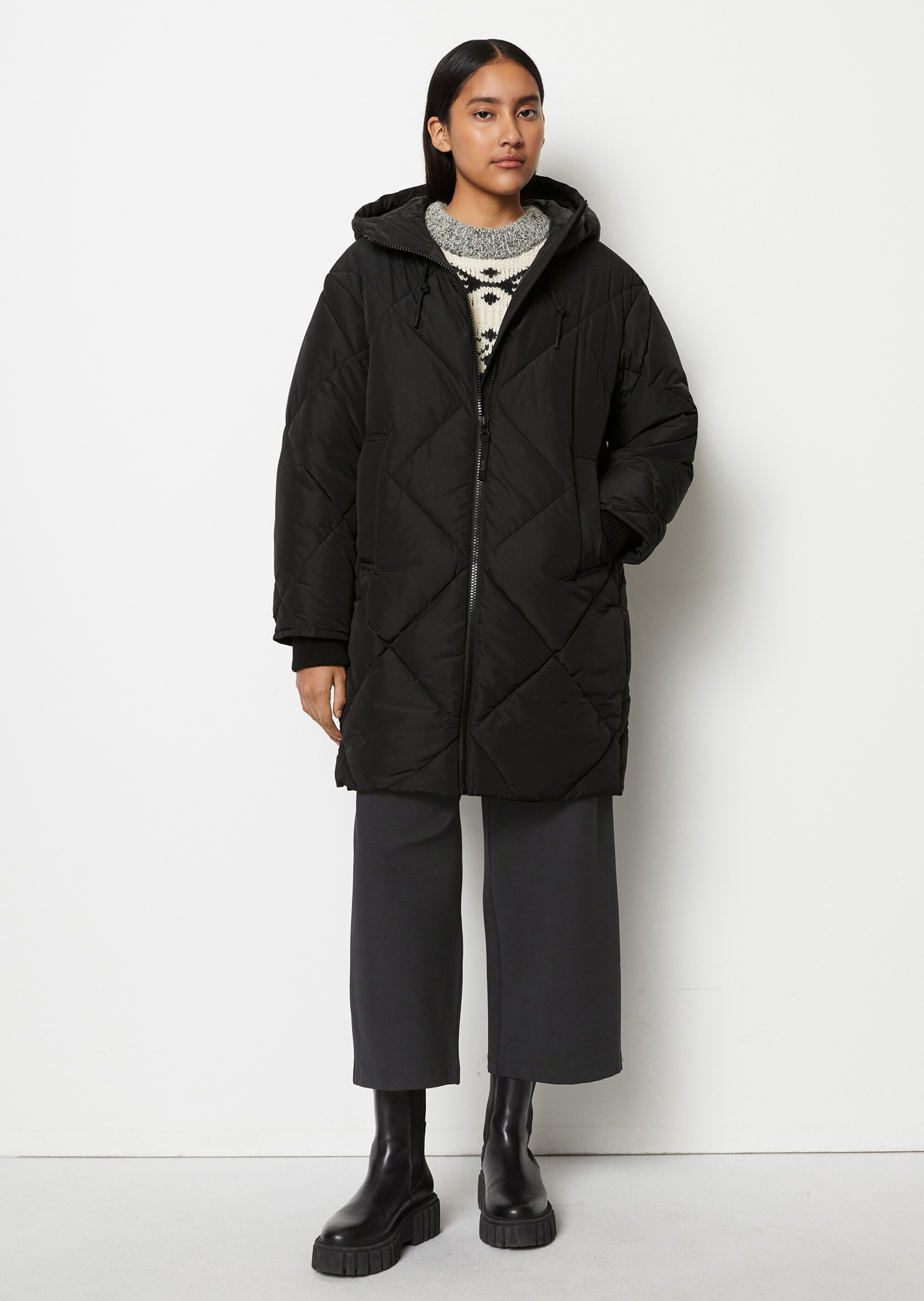 Lange Pufferjacke relaxedaus recycelten Materialien