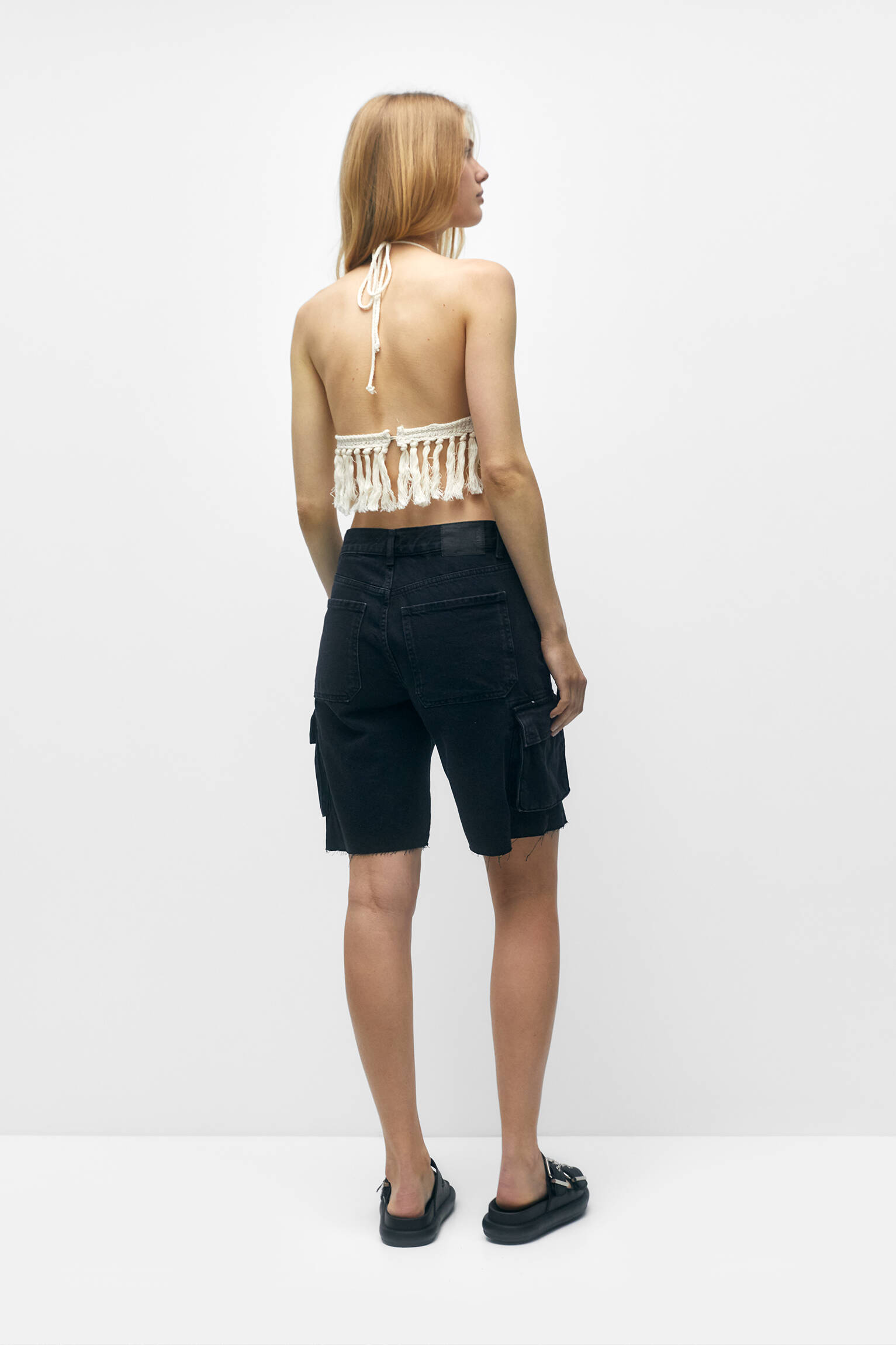 Top cropped de crochê com franjas - cor natural