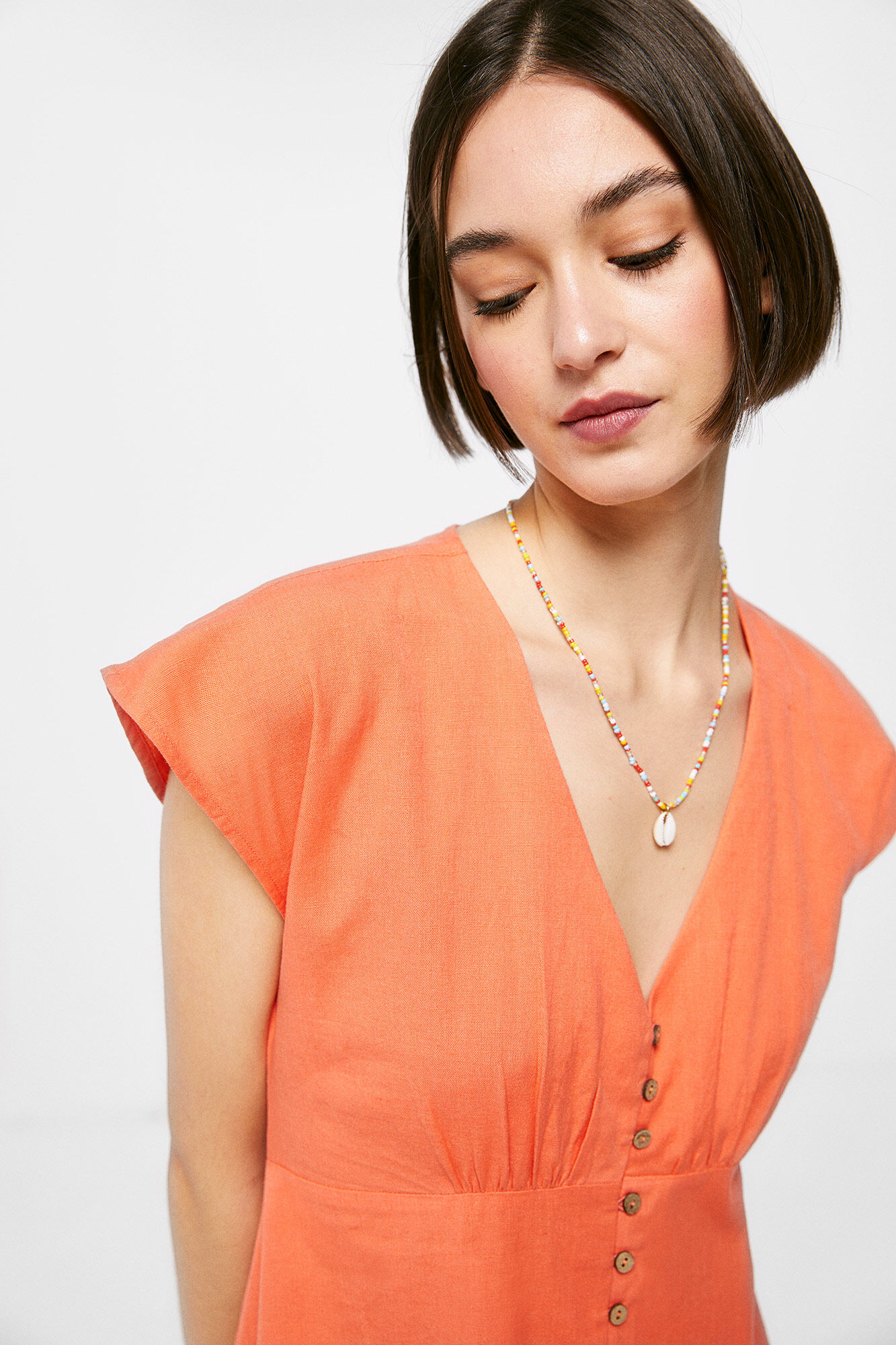 Vestido midi liso com botões, em linho e algodão - Laranja