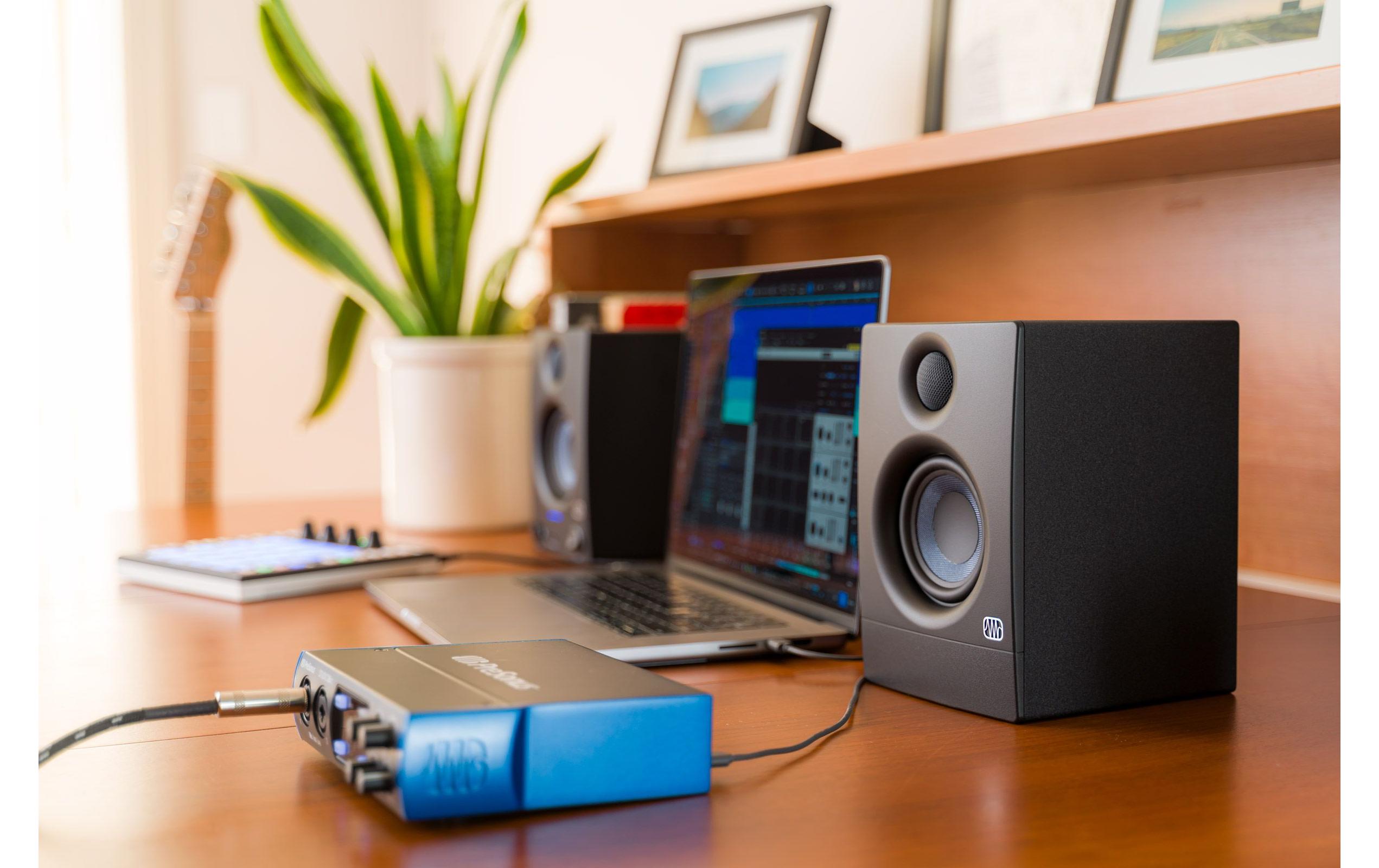 Studiomonitore 3.5 BT (2 Gen.) Schwarz<br>Aktive 3.5-Zoll-Referenzmonitore mit Bluetooth