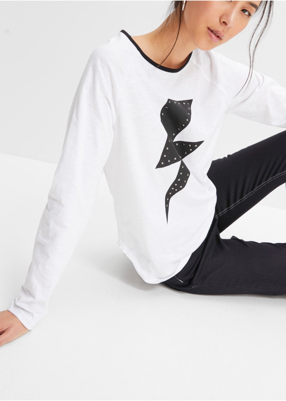 T-shirt avec rivets appliqués