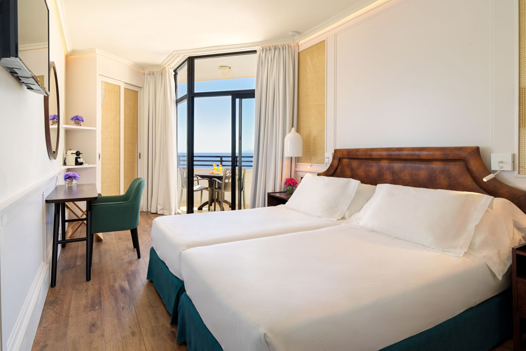 Fly & Go H10 Conquistador Halfpension - Hotel