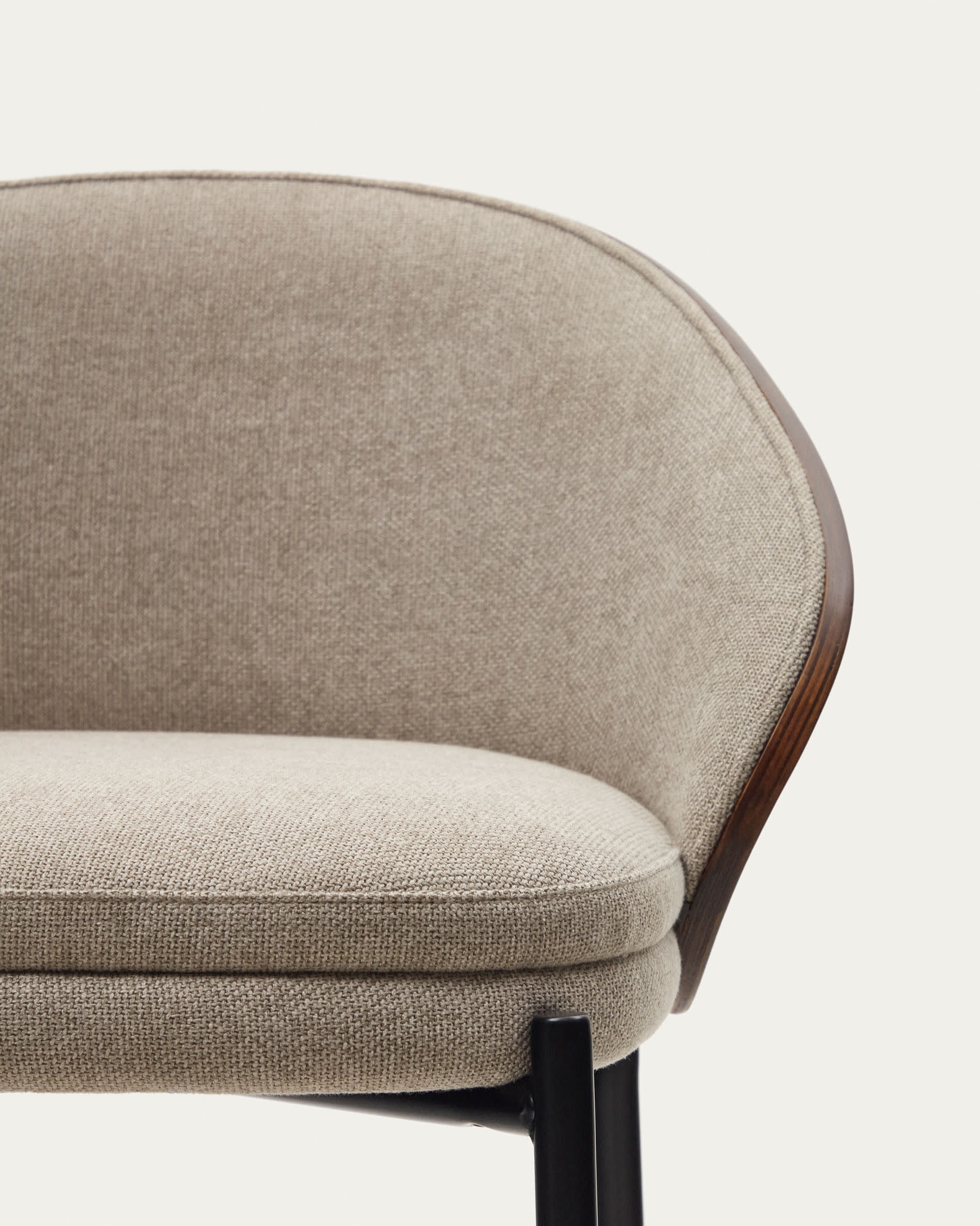 Kave Home - Eamy kruk in lichtbruin chenille en in essenhoutfineer met