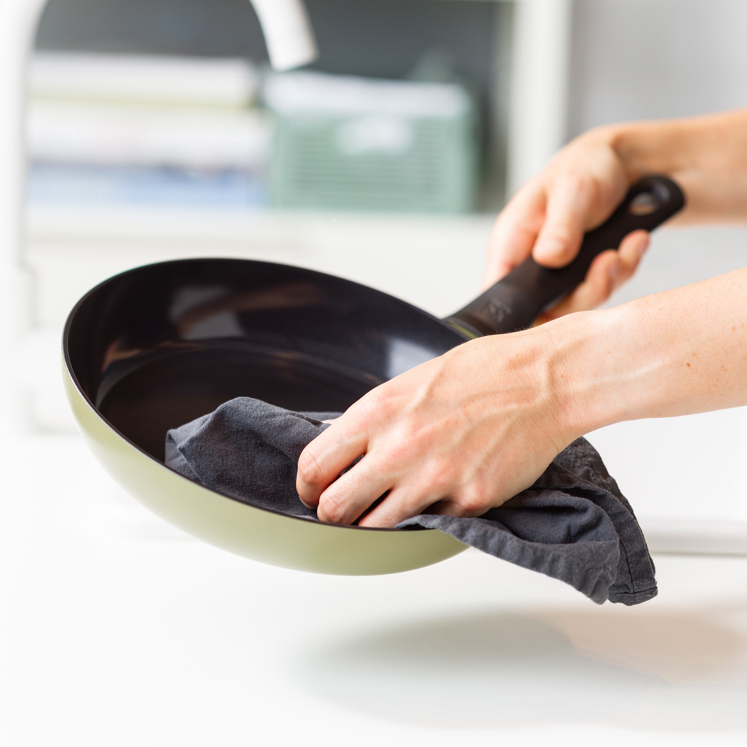 Enjoy wok Olive Green 28 cm   Panbeschermers