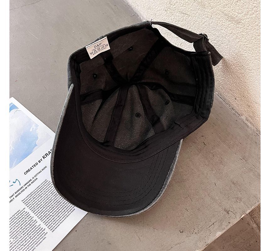 Cap Station - Geborduurde hartapplicatie met letters en gewassen baseballpet