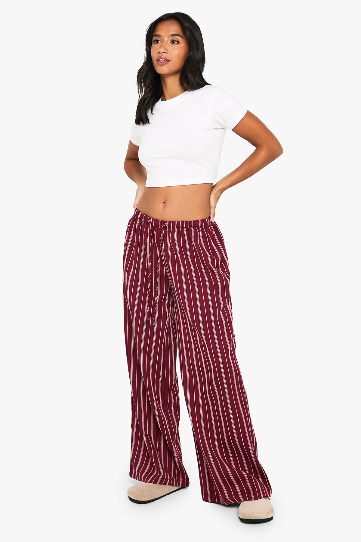 boohoo Pantalon Petite à fines rayures, à jambes larges et à taille à cordon