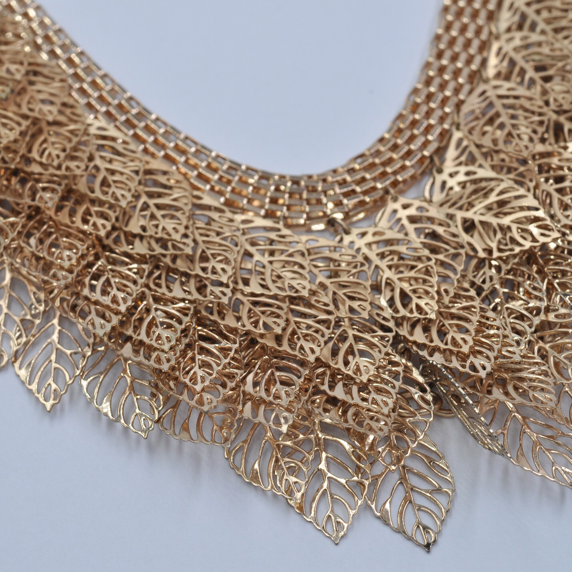 Steuer Modeschmuck Collierkette Metall Metallcollier mit vielen Blättern goldfarben