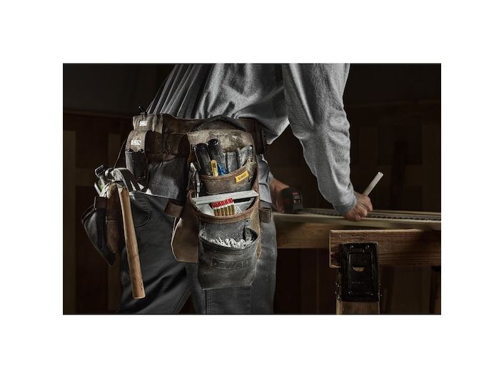 DEWALT Werkzeuggürtel Leder Werkzeuggürtel mit 25 Taschen, robustem Design und Komfort