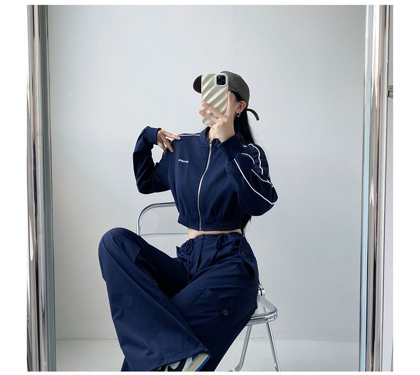 Amyway - Tweekleurige cropped jas met opstaande kraag en rits