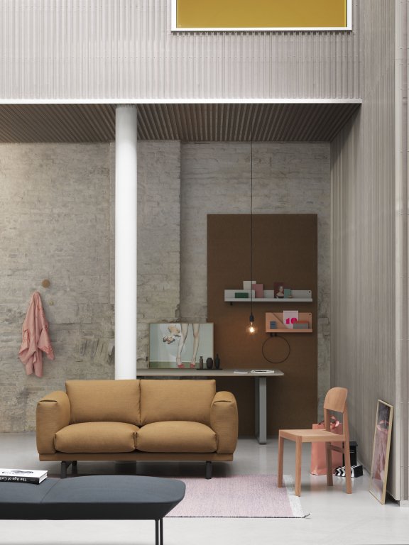 Muuto Folded wandplank medium zwart