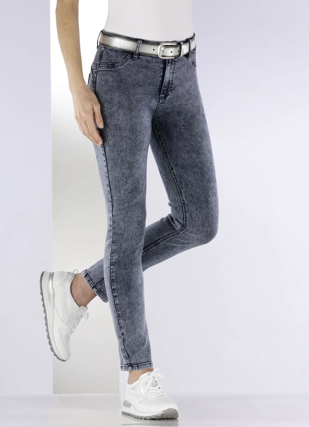 Knöchellange, figurformende Jeans