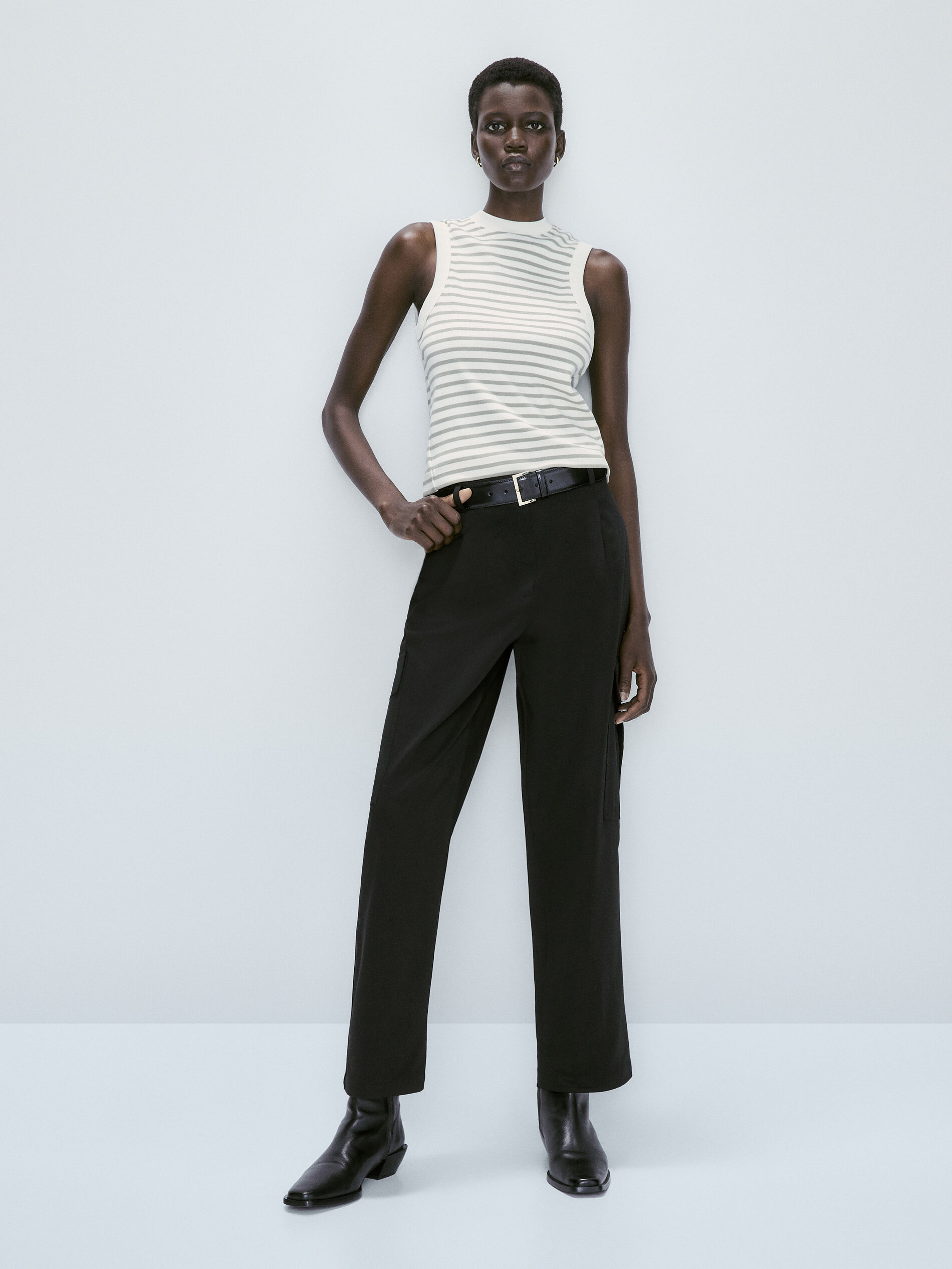 Calça cargo preta com pregas - PRETA