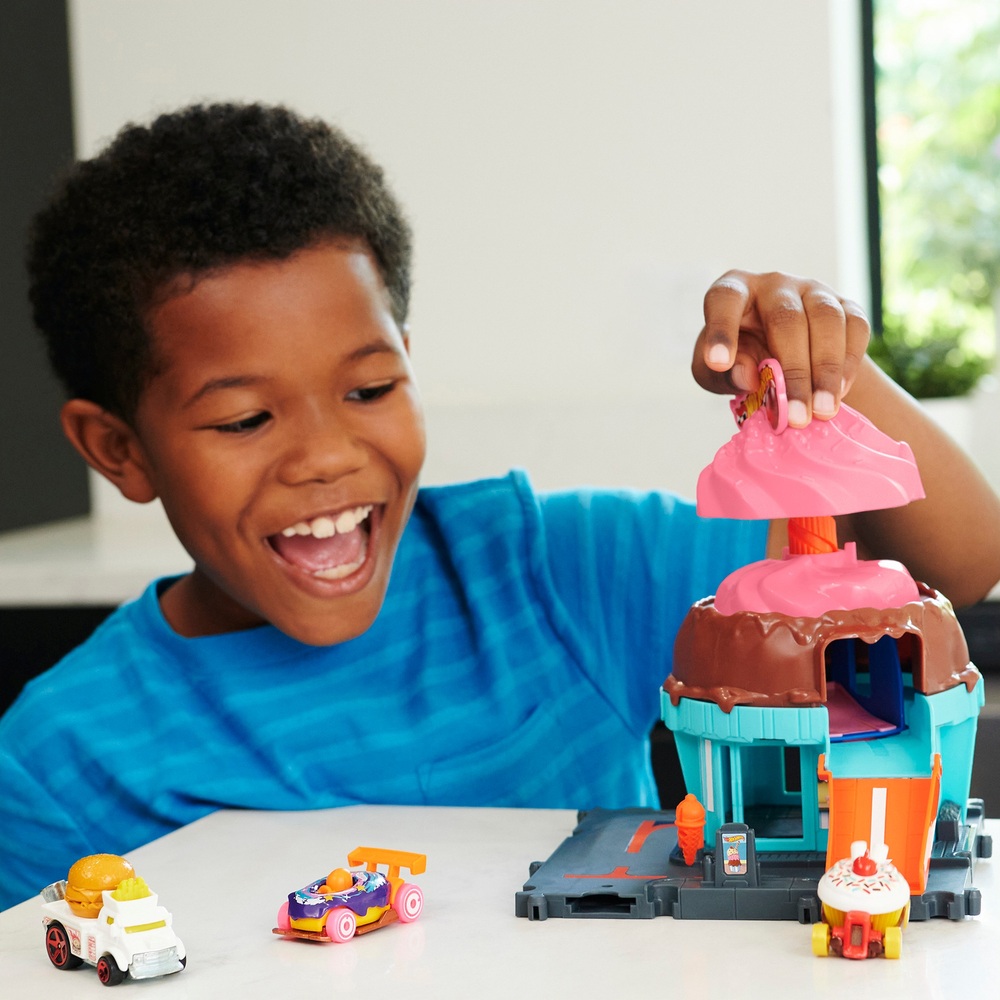 Hot Wheels City Downtown Eiscreme-Wirbel-Spielset