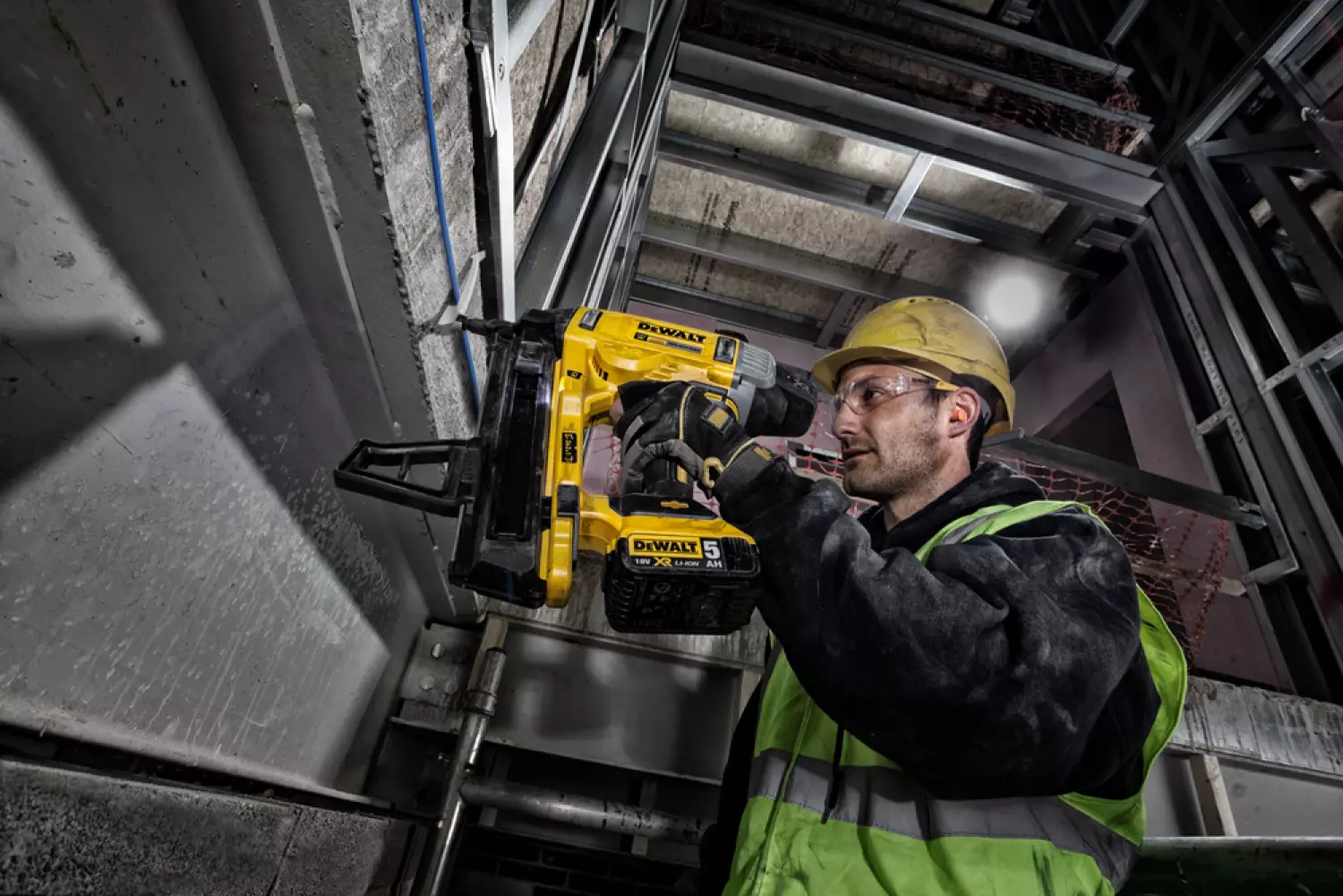 DeWALT DCN890P2 18V Li-Ion Accu betontacker in koffer (2x 5,0Ah accu)