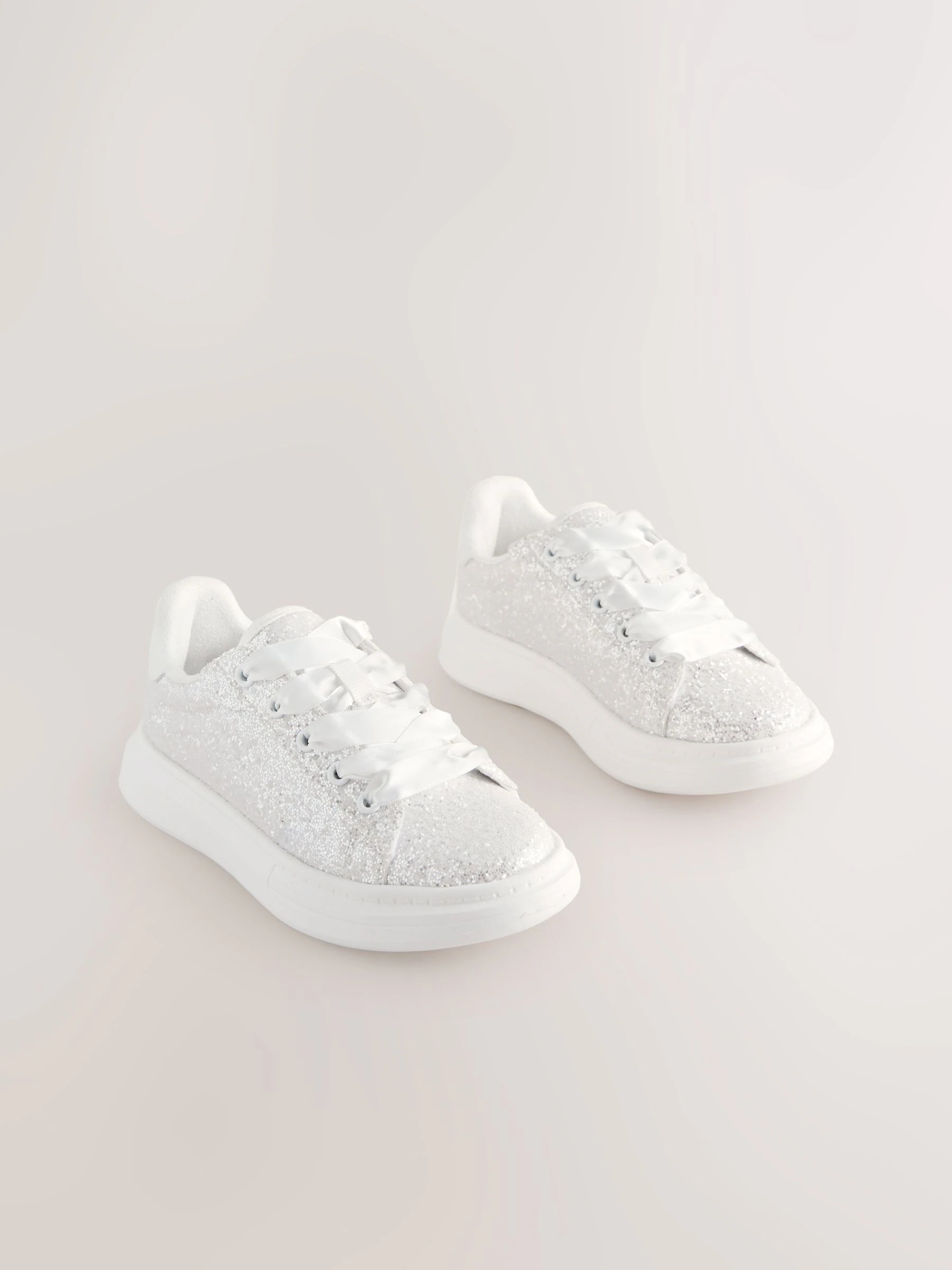 Wit en glinsterend - Sneakers met veters