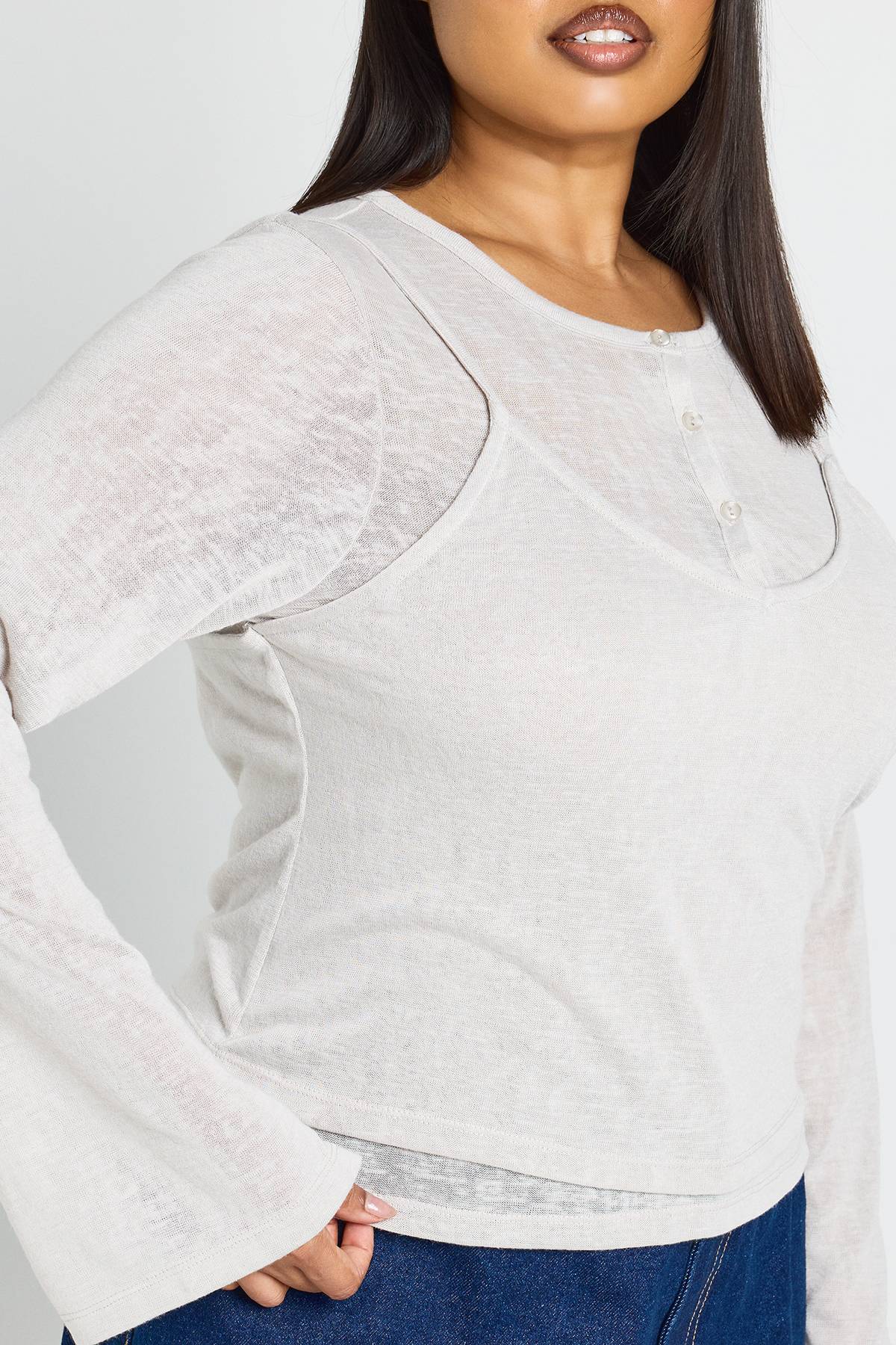 boohoo Haut Henley Grande Taille À Double Épaisseur Transparente