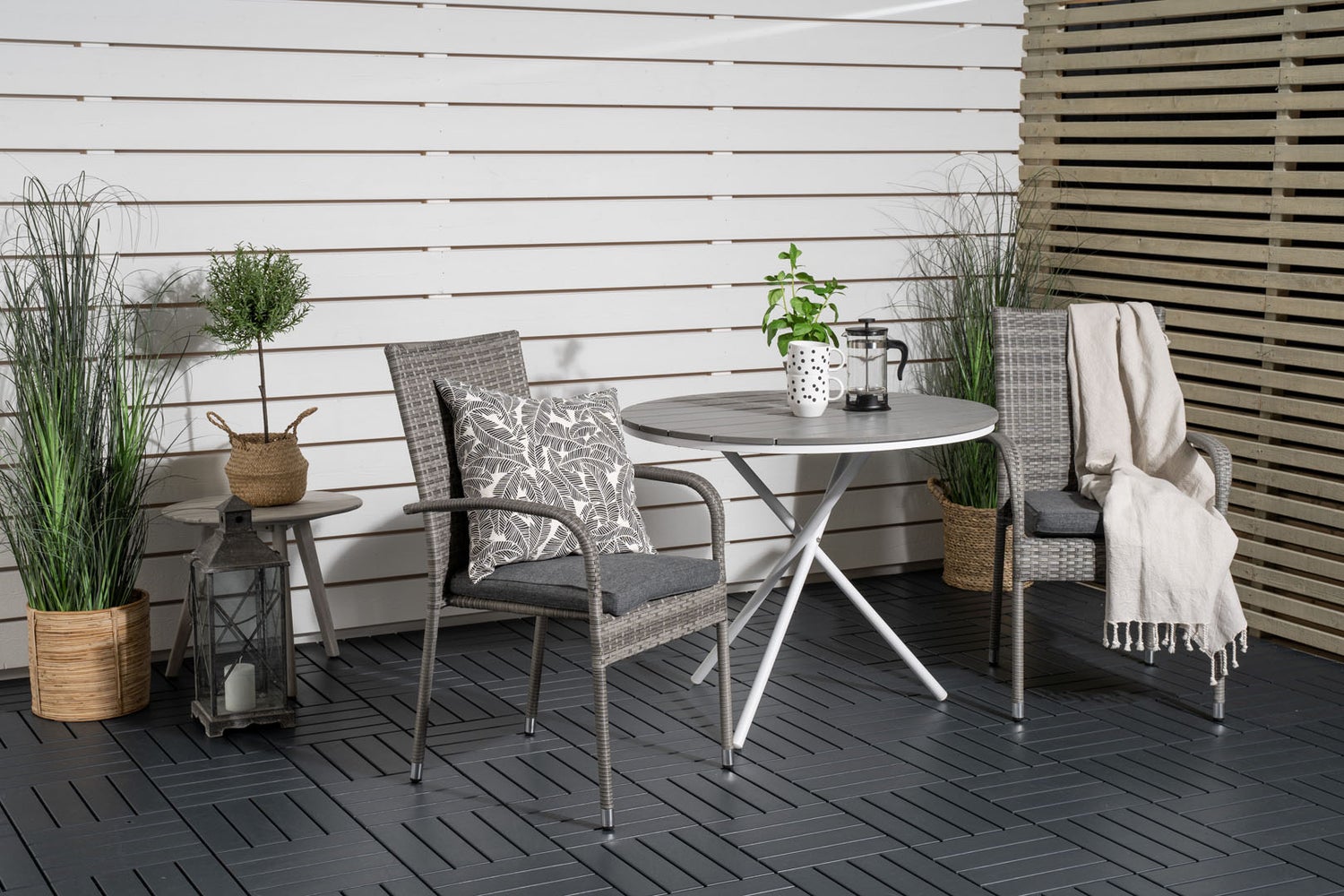 Parma tuinset: tafel Ø90cm en 2 Anna stoelen, grijs en crème. 90 x 90 x 74 cm