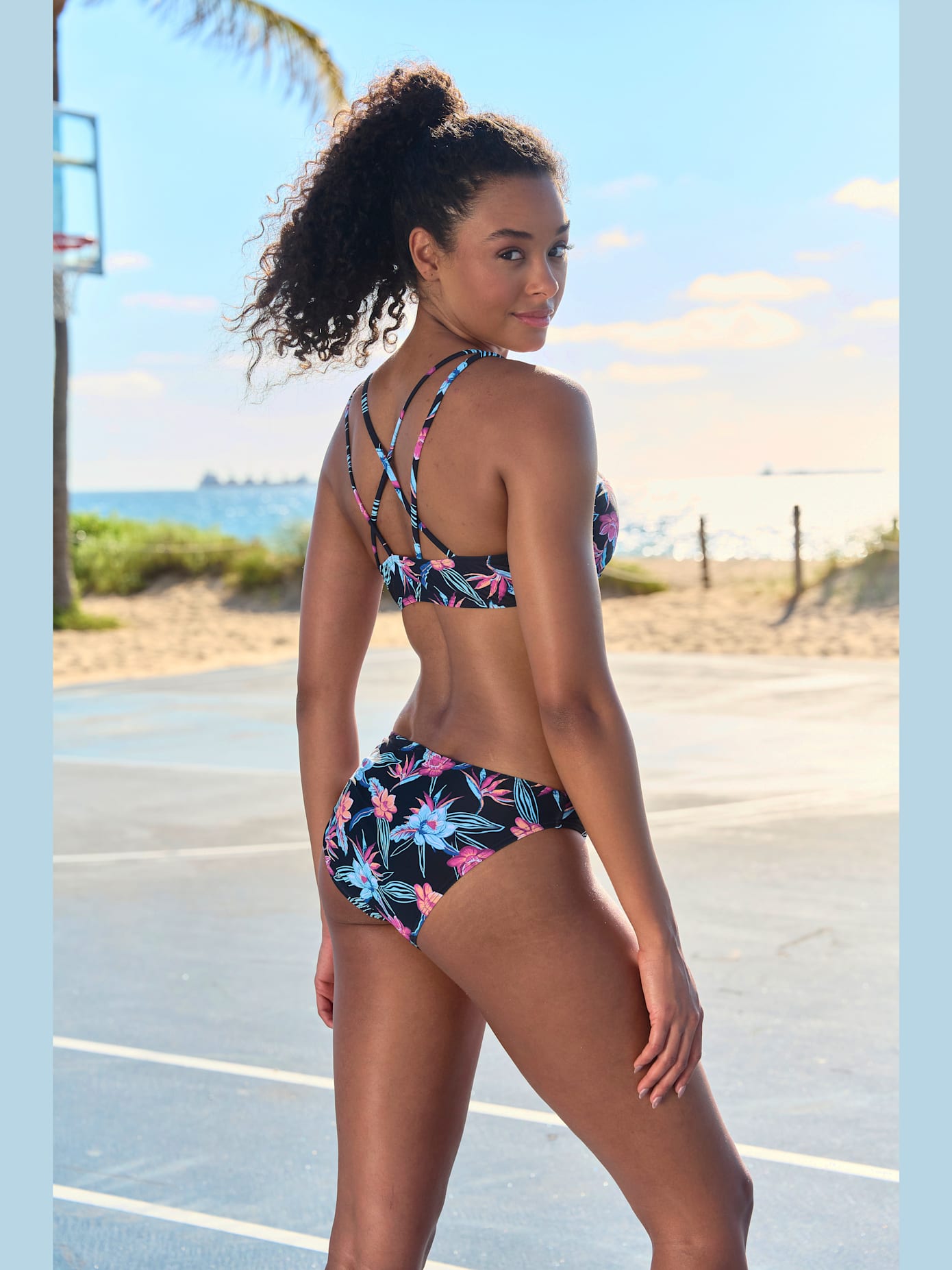 Bas de maillot de bain imprimé, effet de couleur différent pour chaque pièce