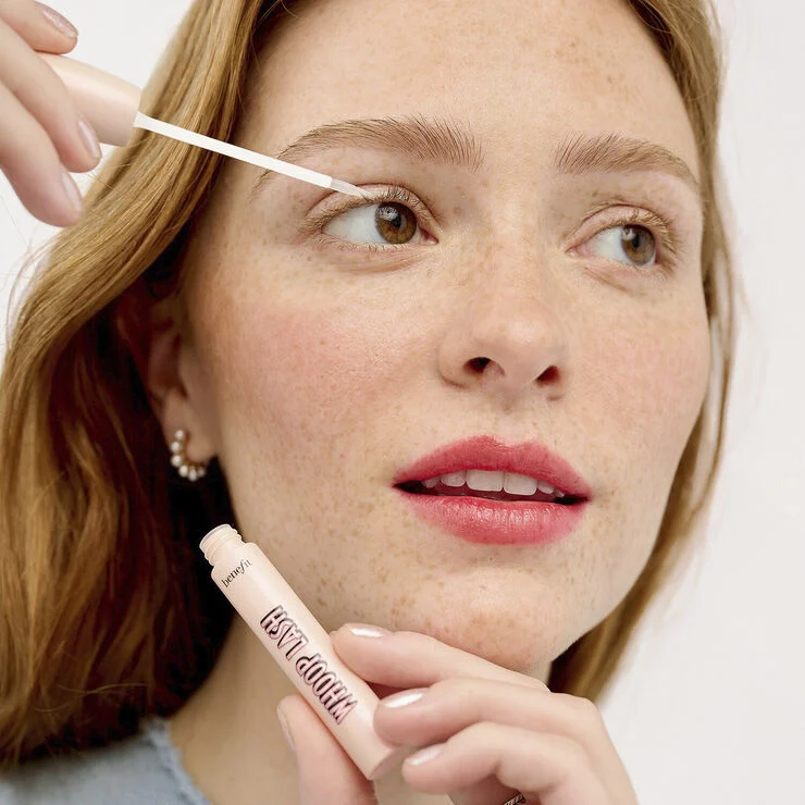 Benefit Cosmetics Whoop Lash - Plejende vippeserum for fyldigere vipper