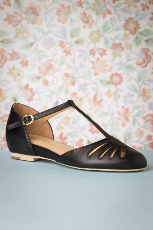 Charlie Stone Singapore t-strap flats in zwart