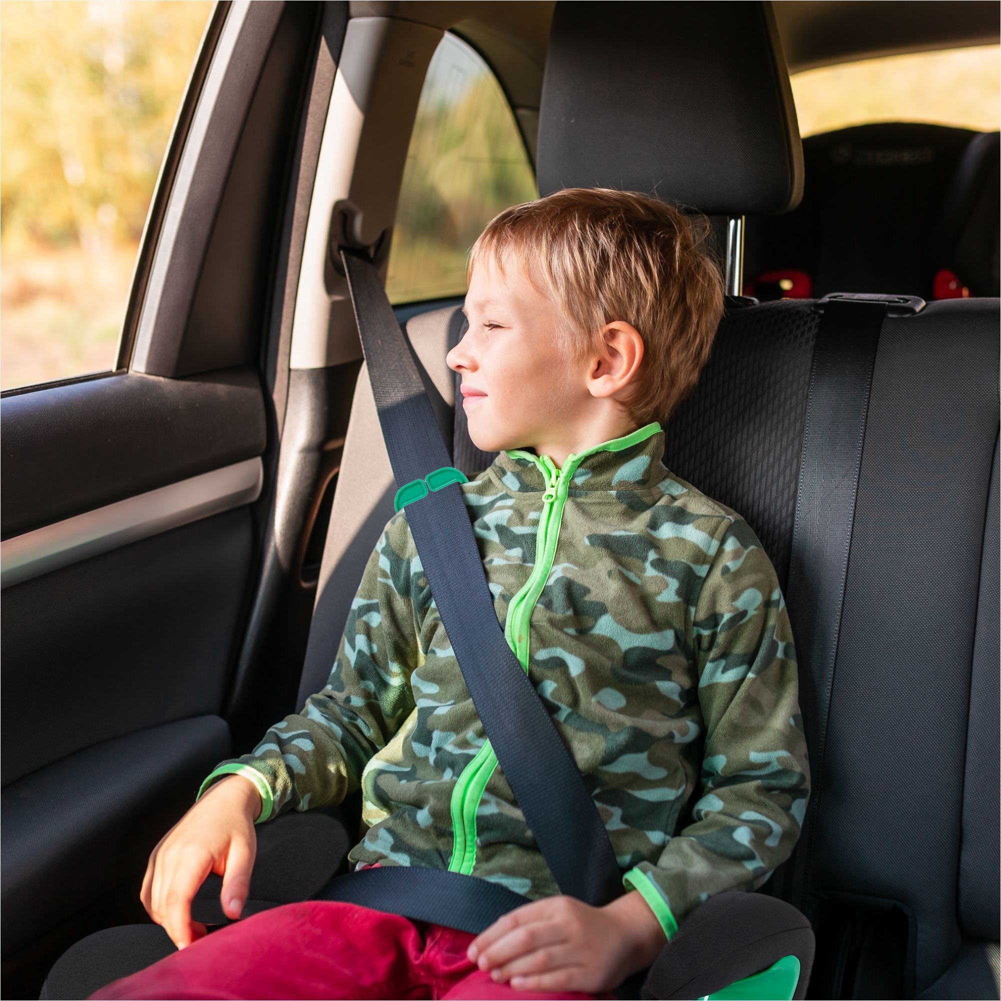 FableKids Kindersitzerhöhung LUNA mit ISOFIX R129 (125-150 cm)