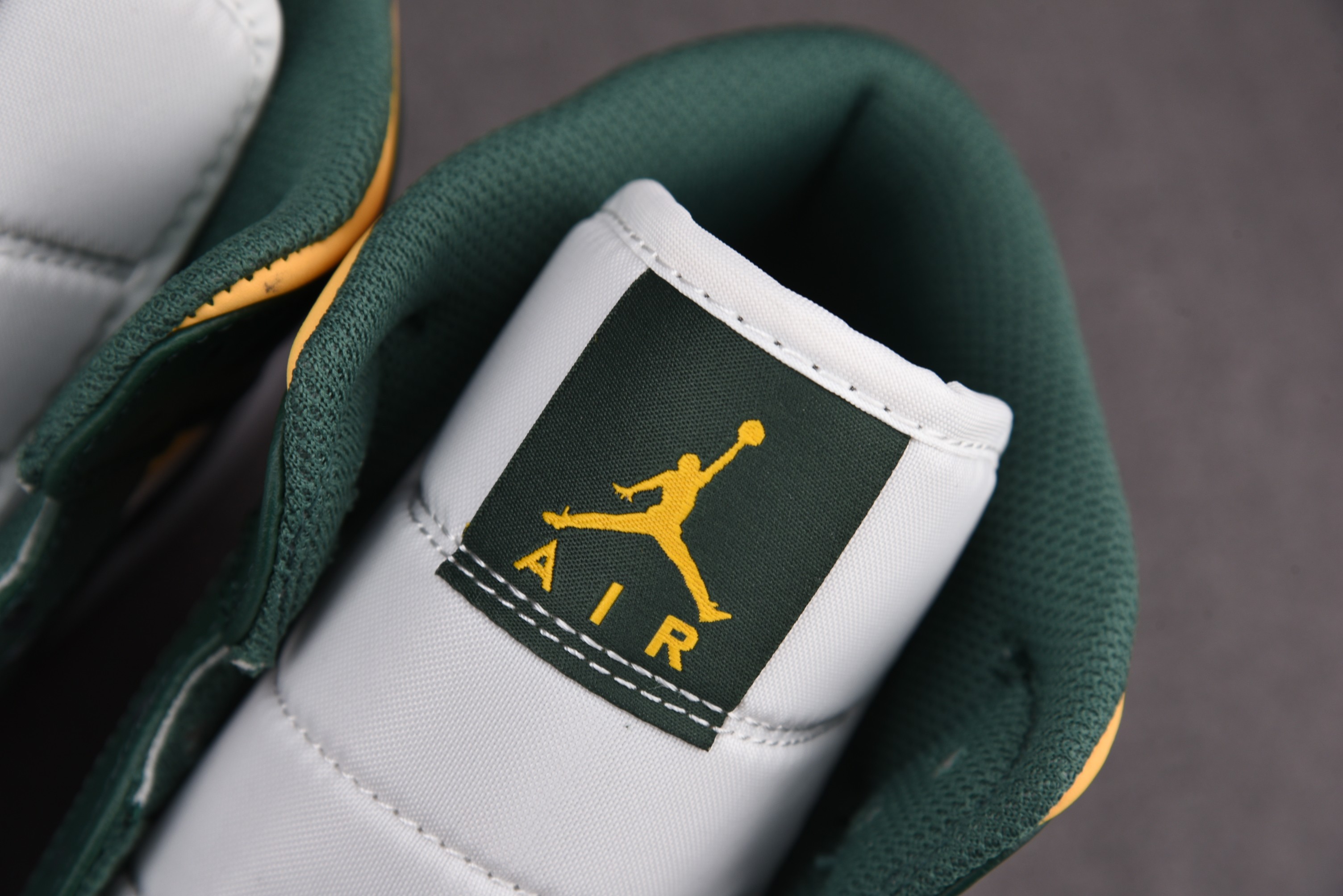 Jordan 1 Mid Sonics