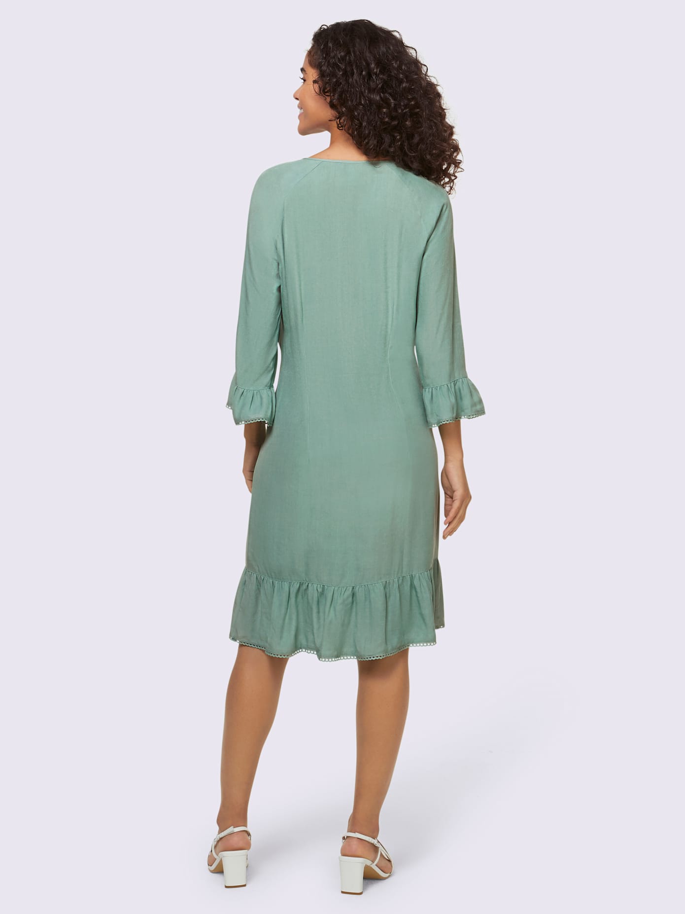 Robe manches raglan à volants décoratifs