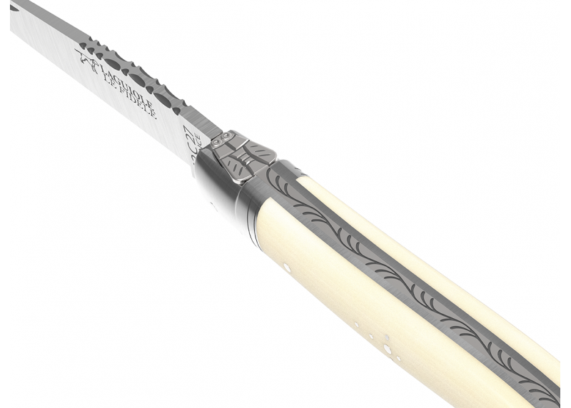 Couteau Laguiole avec un manche en ivoire de mammouth et 2 mitres en acier inoxydable