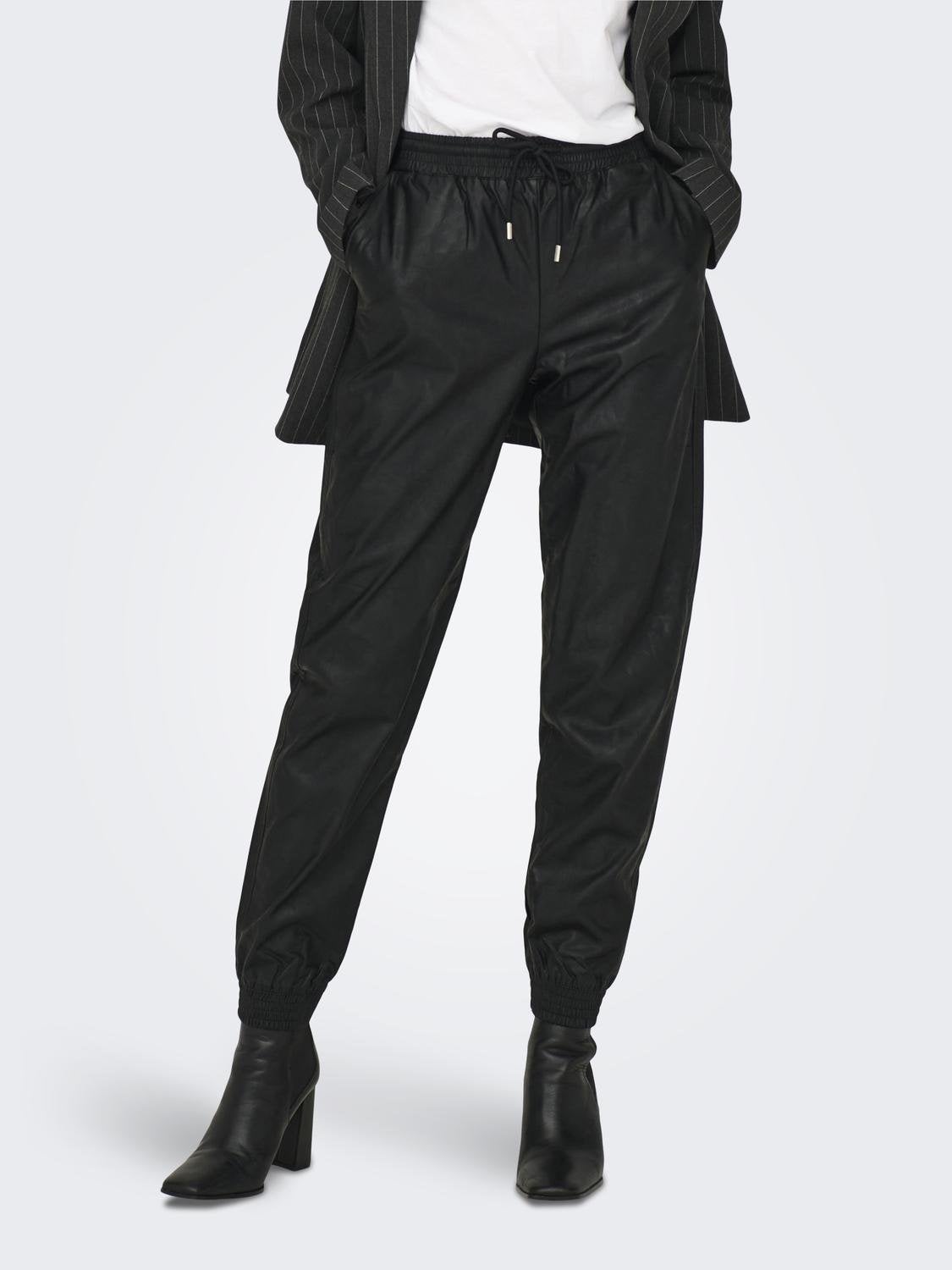 ONLMADY Mittlere Taille Normal geschnitten Hose in Lederoptik Black