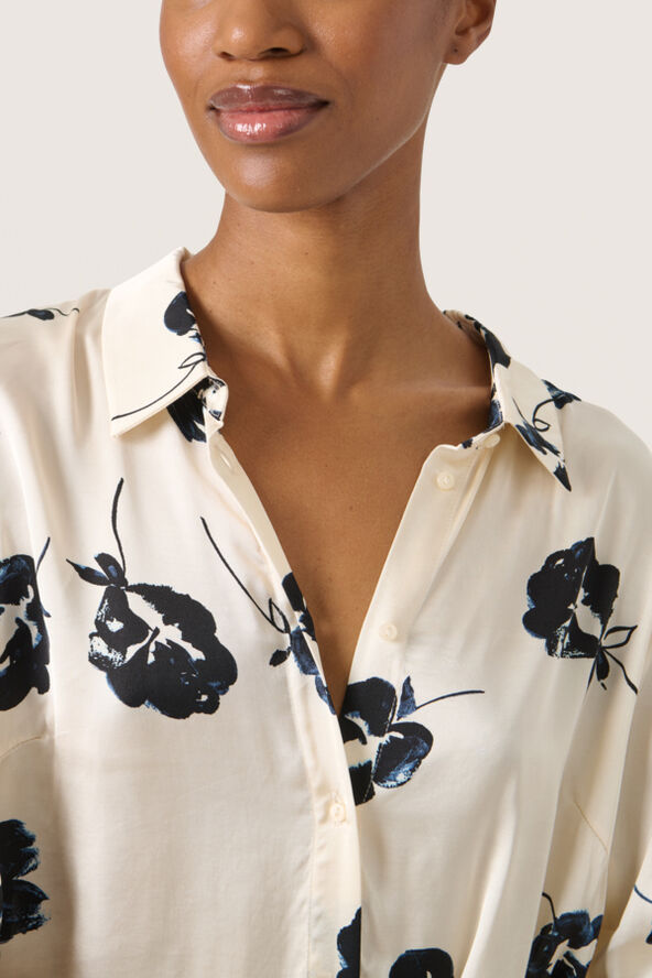 Soaked in Luxury SLErwina Paris Shirt LS Black and white flower print