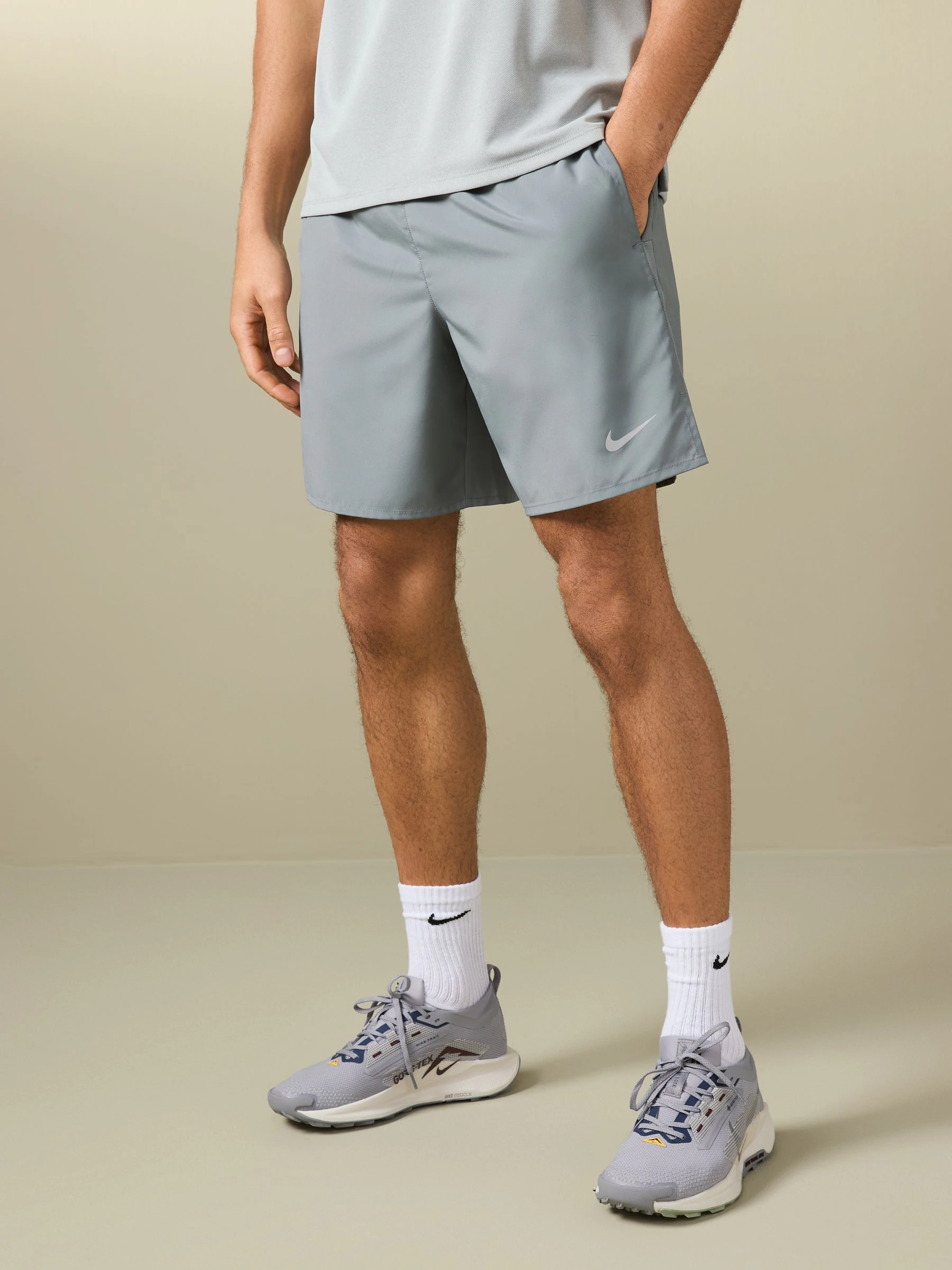 Grijs - 7 inch - Nike Dri-FIT Challenger ongevoerde hardloopshort