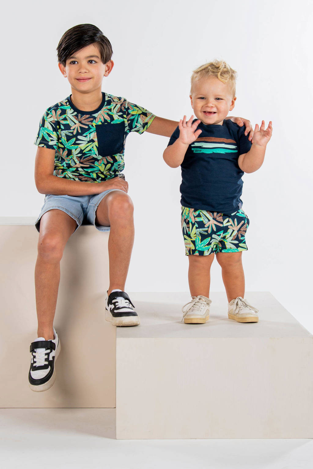 B.Nosy sweatshort met bladprint donkerblauw/groen