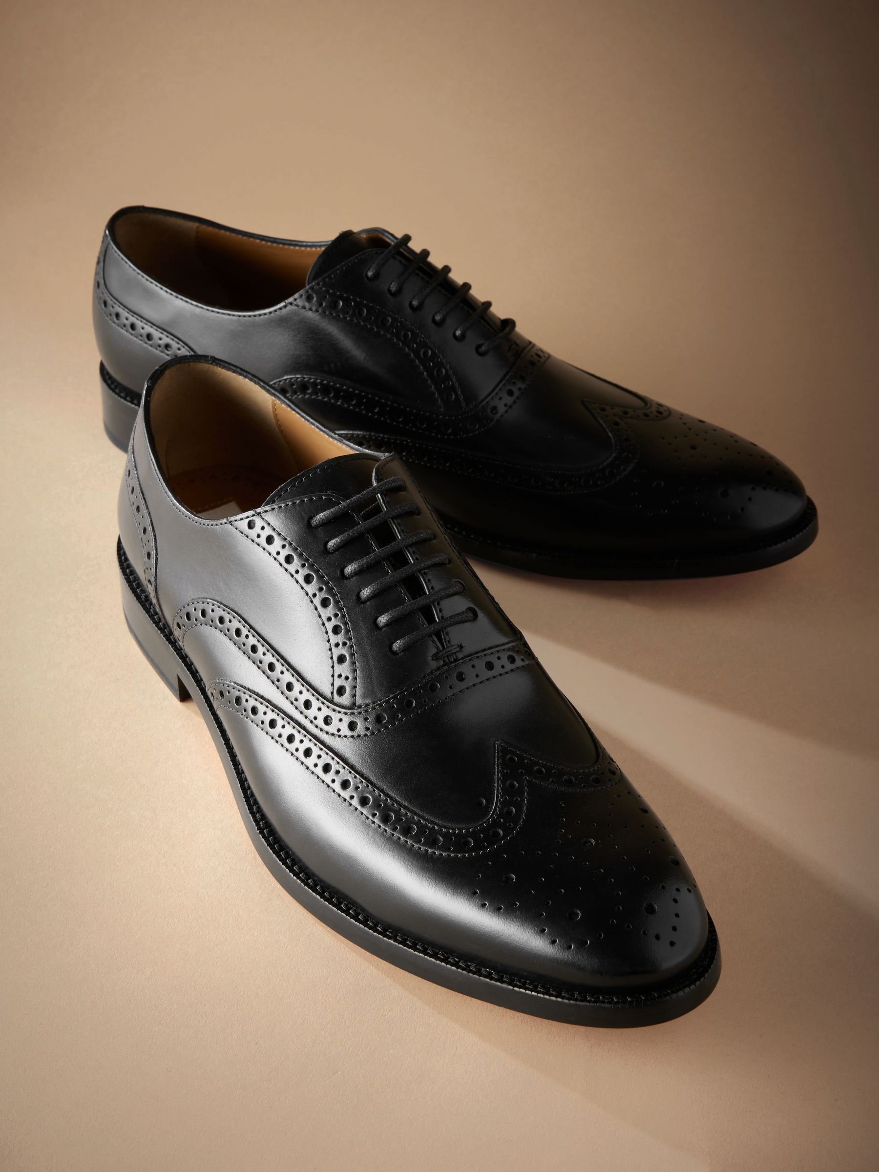 Zwart - Standaard pasvorm - Signature Italiaans leren brogues met gevleugelde neus
