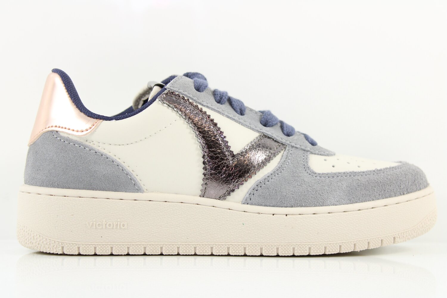 Victoria Sneaker