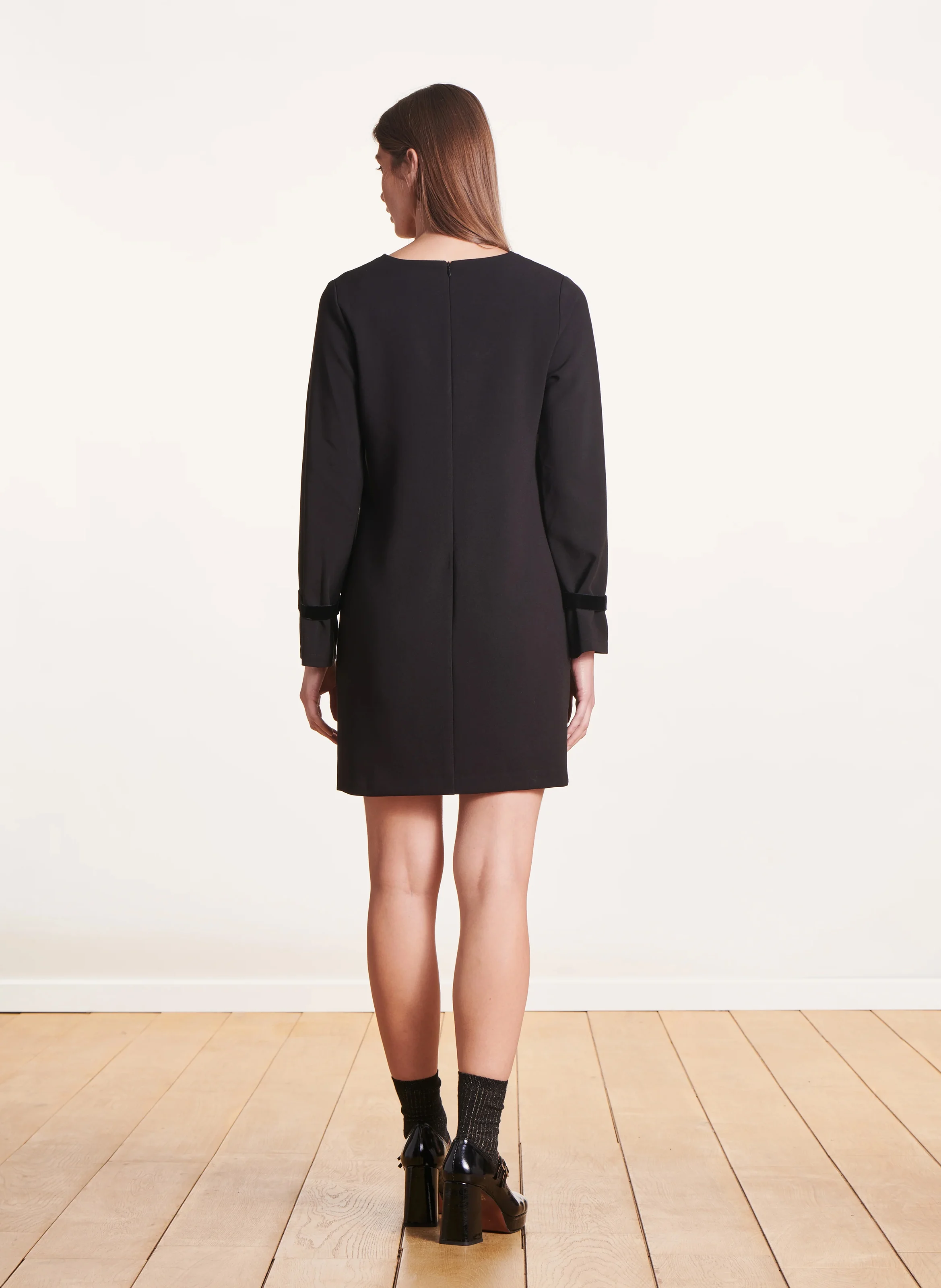 Robe courte col V| Noir