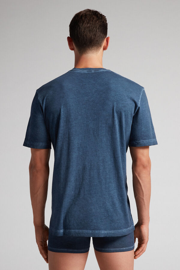 Camiseta de manga curta em algodão com lavagem desgastada