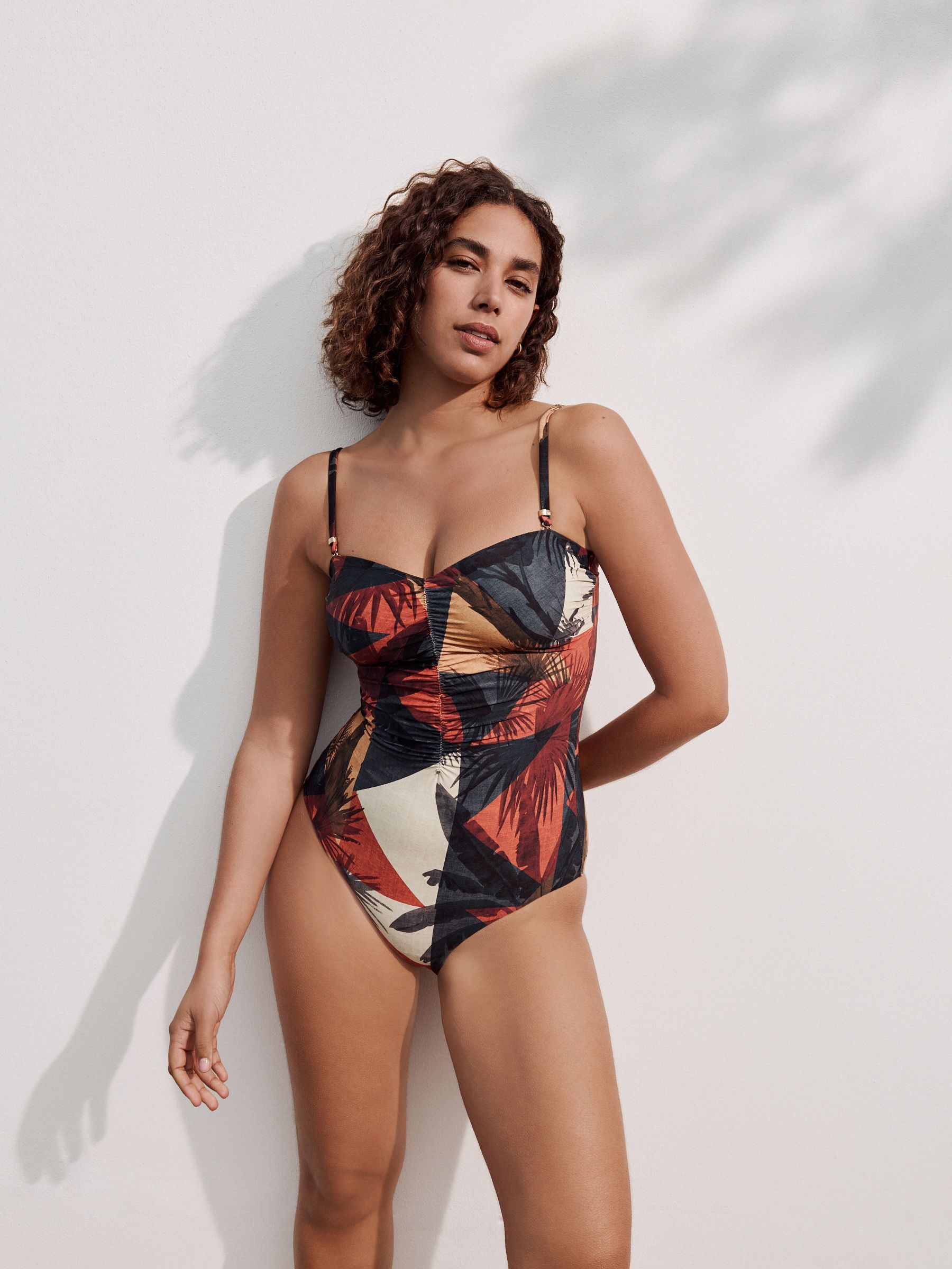 Marineblauw/oranje met palmprint - Vormgevend bandeaubadpak met buikcorrectie