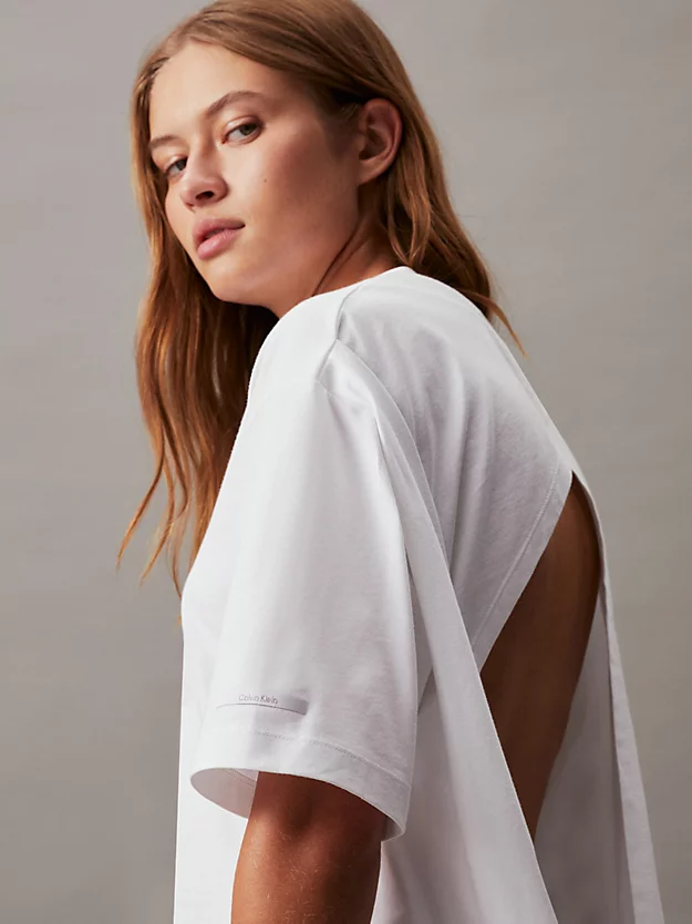 Blusa justa com costas abertas