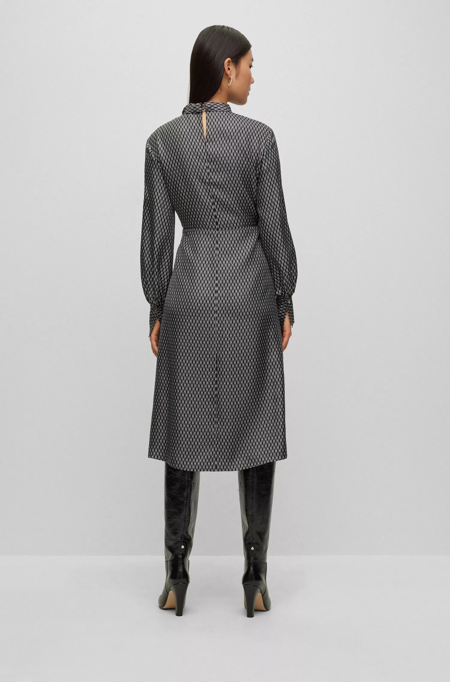 Vestido BOSS Camel de mangas compridas em seda estampada