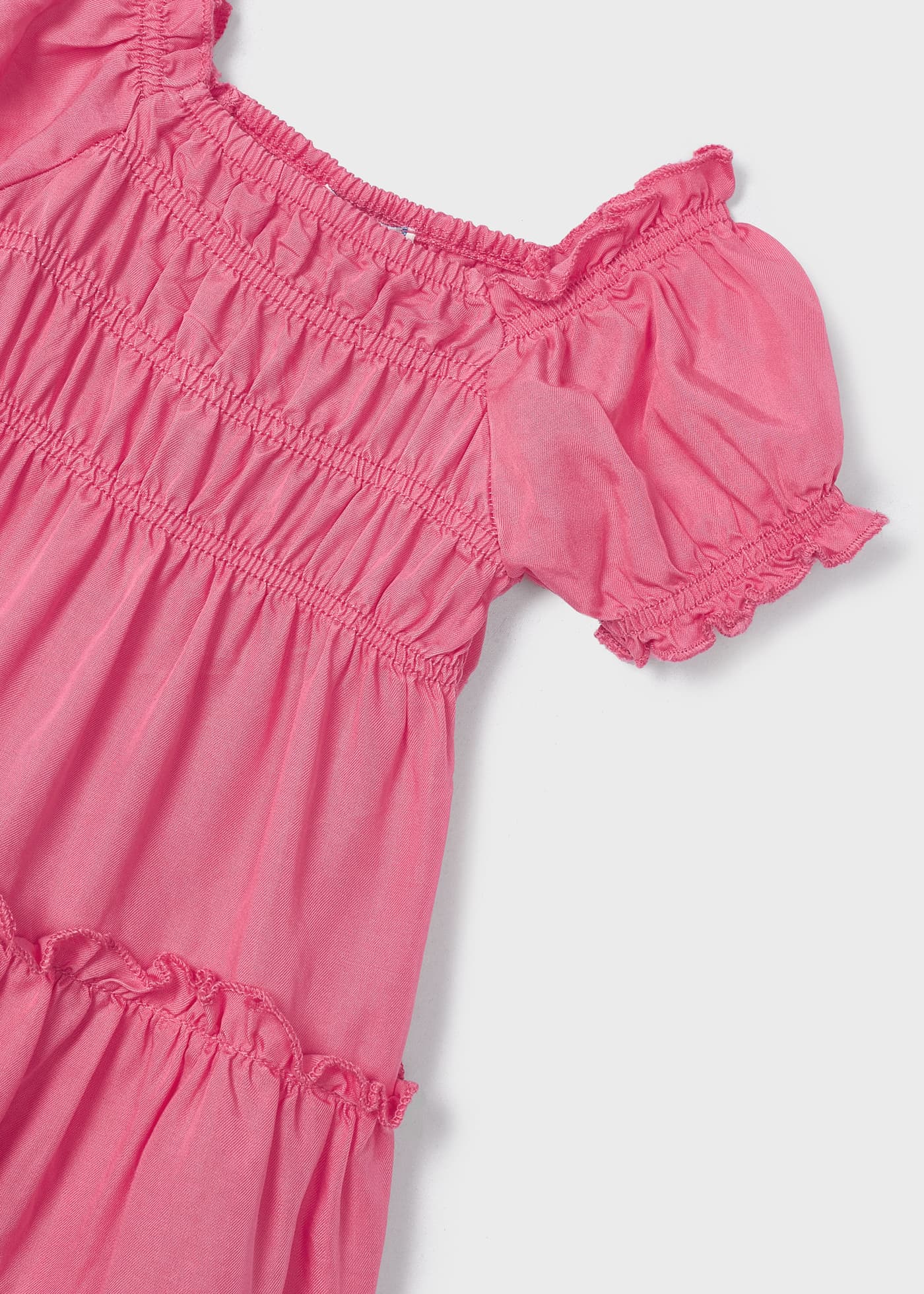 Vestido fluido infantil confeccionado em TENCEL™ Lyocell