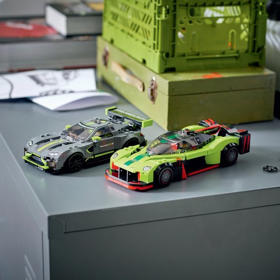 Aston Martin Valkyrie AMR Pro et Aston Martin Vantage GT3 LEGO Speed Champions 76910