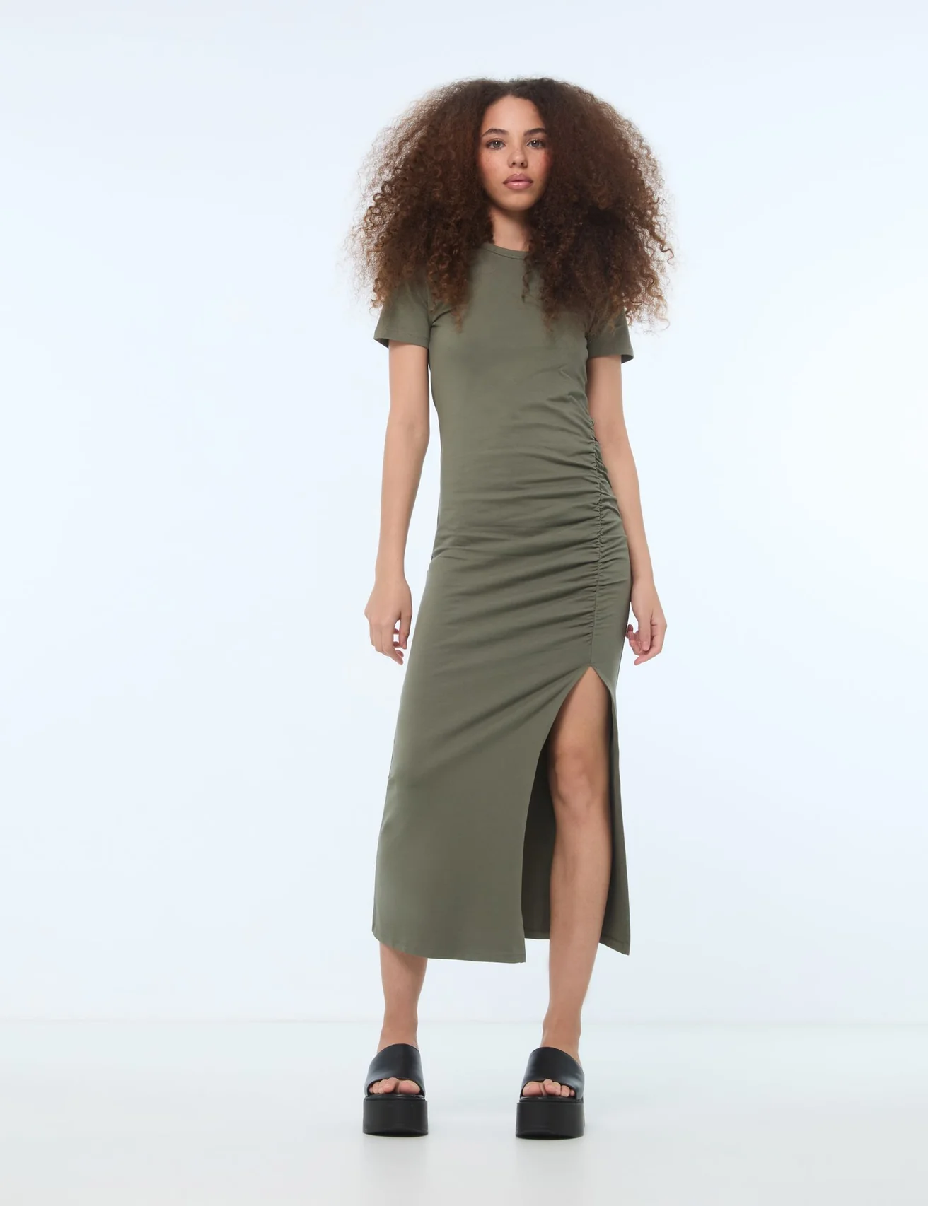 Robe longue à manches courtes kaki foncée