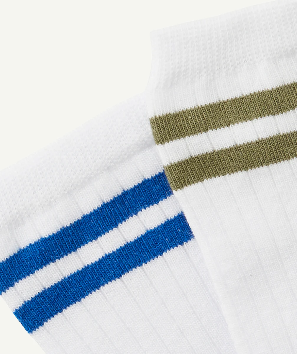 LE LOT DE 2 PAIRES DE CHAUSSETTES BLANCHES AVEC BANDES COLORÉES