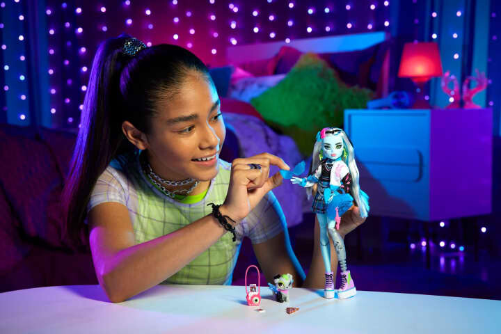 Monster High Dukke - Frankie Med Kæledyr