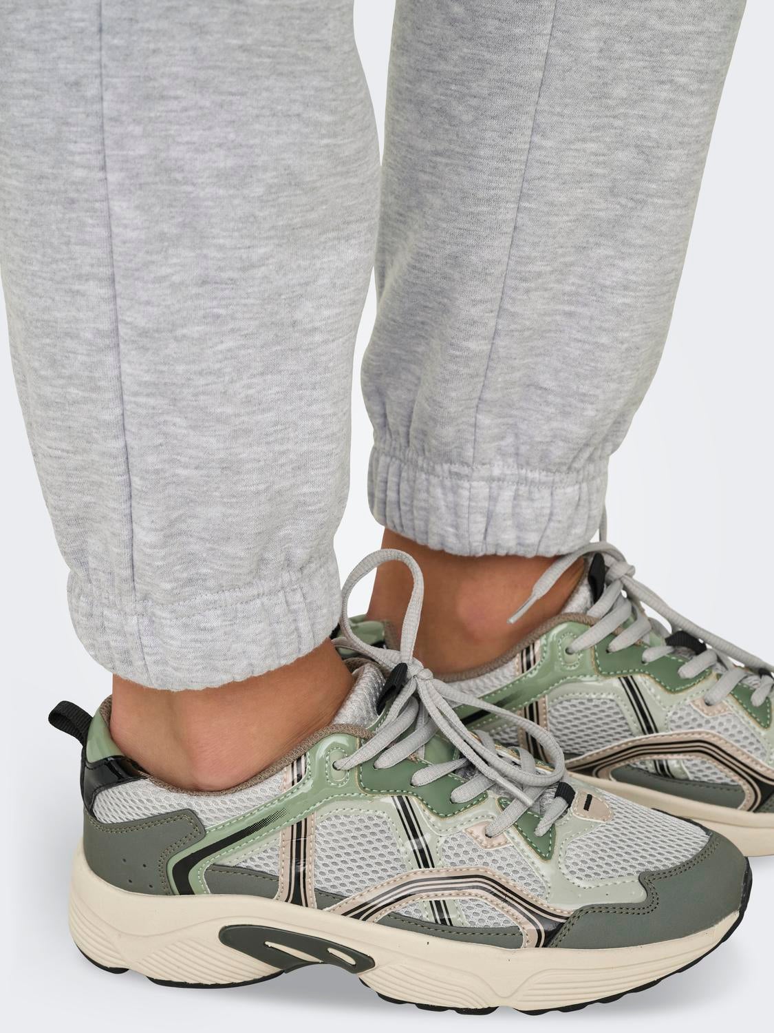 ONLFAVE Normal geschnitten Jogginghose Light Grey Melange