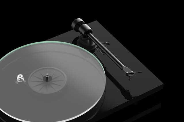 Pro-Ject T1 Piano Pladespiller