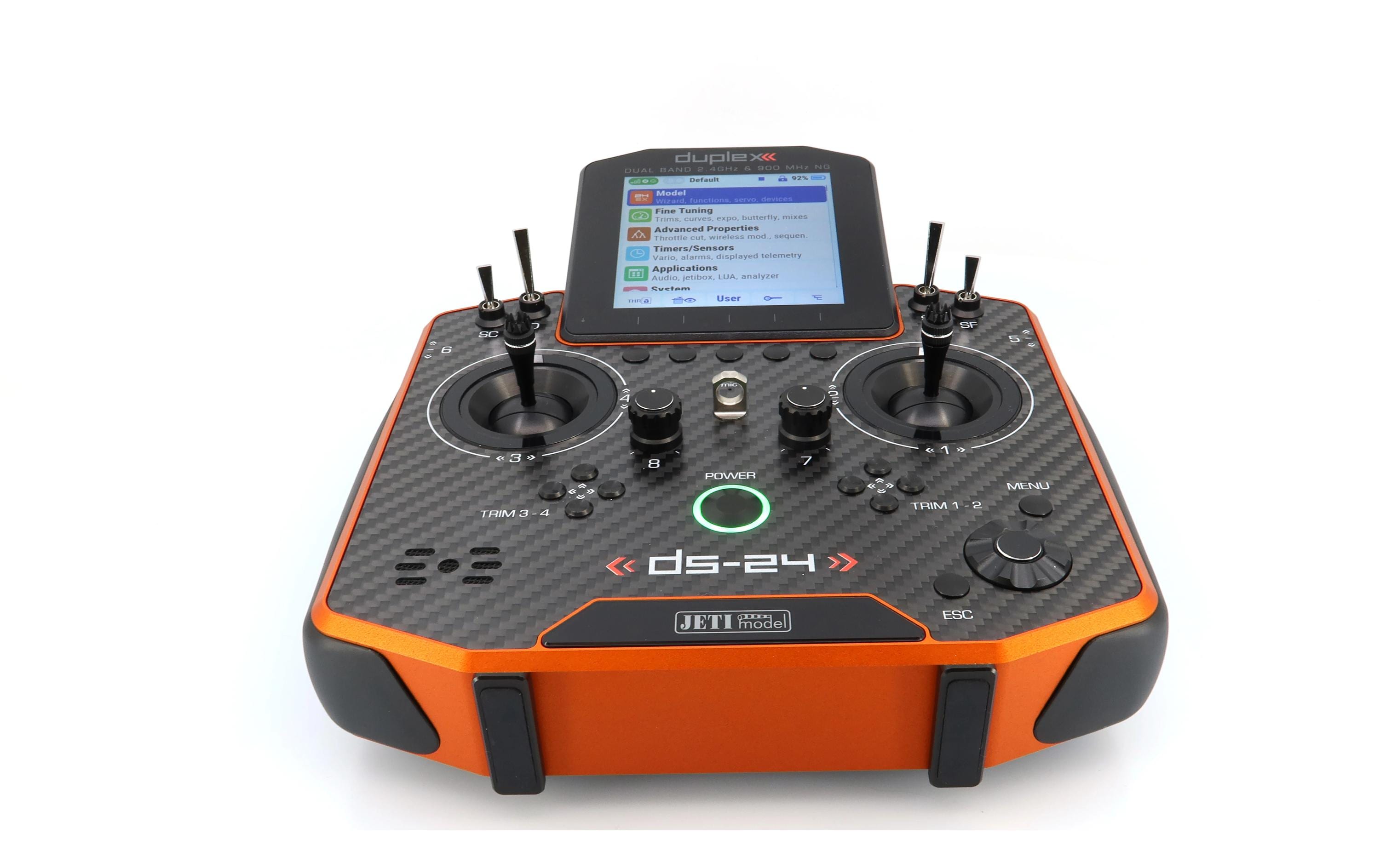 Fernsteuerung DS-24II Carbon Line Orange 24 Kanal, Duplex EX<br>Professioneller 24-Kanal-Sender mit Geber auf Rückseite und Carbon-Frontplatte