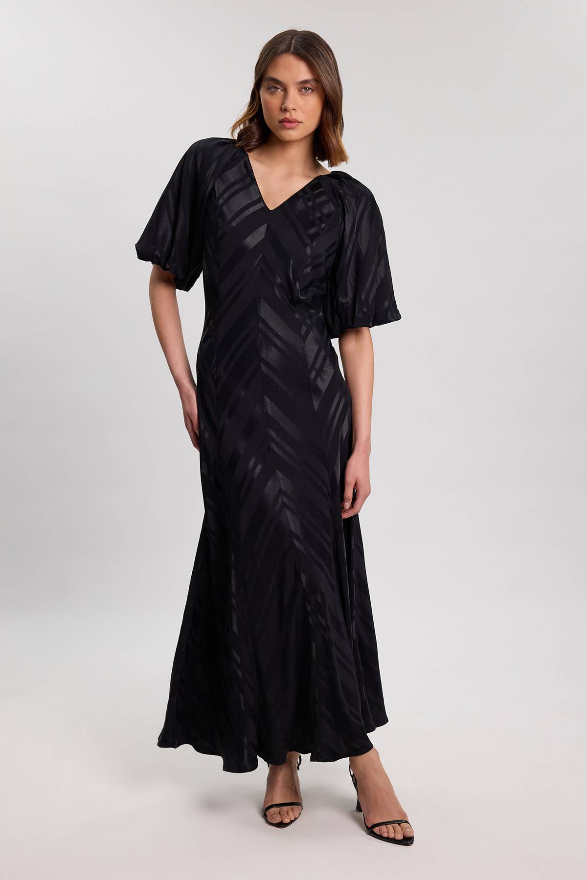 KarenMillen Robe Midi Fluide À Manches Courtes Avec Détail De Tissu À Rayures