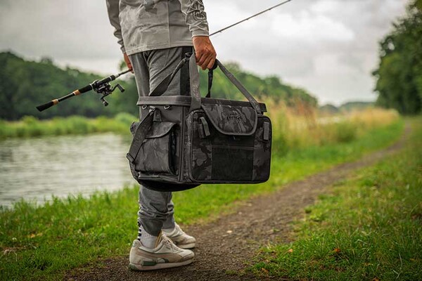Sac Rigide XL Voyager Camouflage Fox Rage (Incl. 3 Boîtes à Leurres)