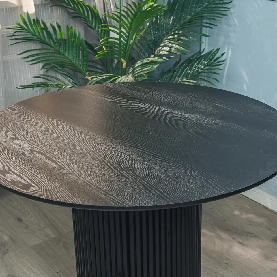 Eettafel voor 4 personen van massief grenen D90